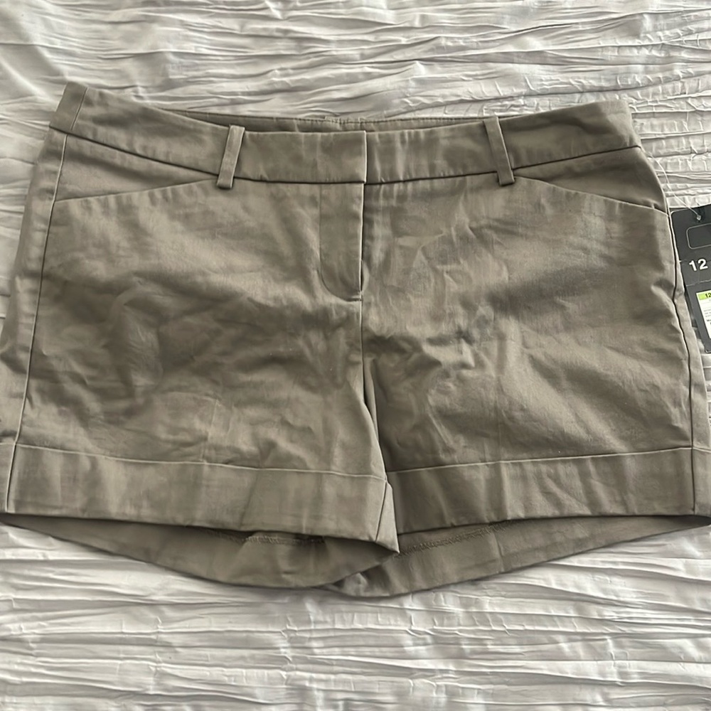 Women’s gray cuffed shorts
